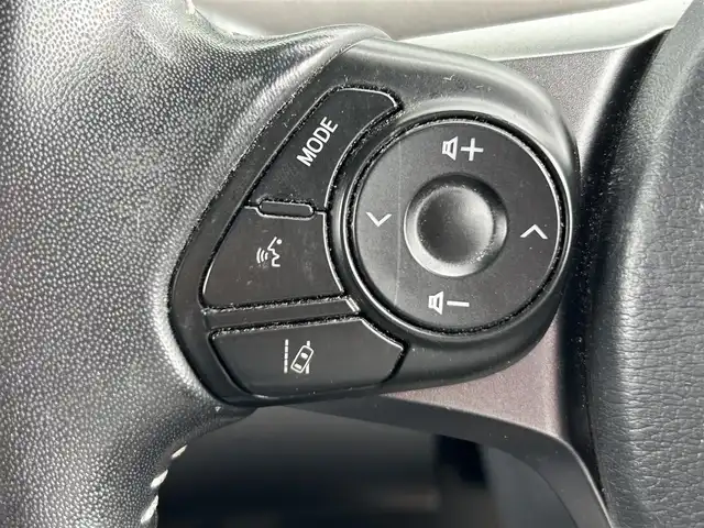 トヨタ プリウス ＰＨＶ S GRスポーツ 奈良県 2018(平30)年 7.8万km ホワイトパールクリスタルシャイン 純正ナビ(フルセグTV/CD/DVD/AM・FM/BT)/バックカメラ/ビルトインETC/ToyotaSafetySense/プリクラッシュセーフティ/クルーズコントロール/シートヒーター(D/N席)/純正18インチアルミホイール/純正フロアマット/充電ケーブル積込