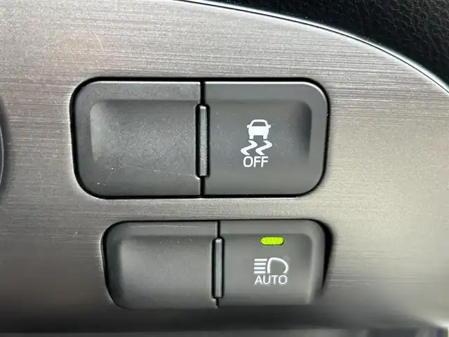 トヨタ プリウス ＰＨＶ S GRスポーツ 奈良県 2018(平30)年 7.8万km ホワイトパールクリスタルシャイン 純正ナビ(フルセグTV/CD/DVD/AM・FM/BT)/バックカメラ/ビルトインETC/ToyotaSafetySense/プリクラッシュセーフティ/クルーズコントロール/シートヒーター(D/N席)/純正18インチアルミホイール/純正フロアマット/充電ケーブル積込