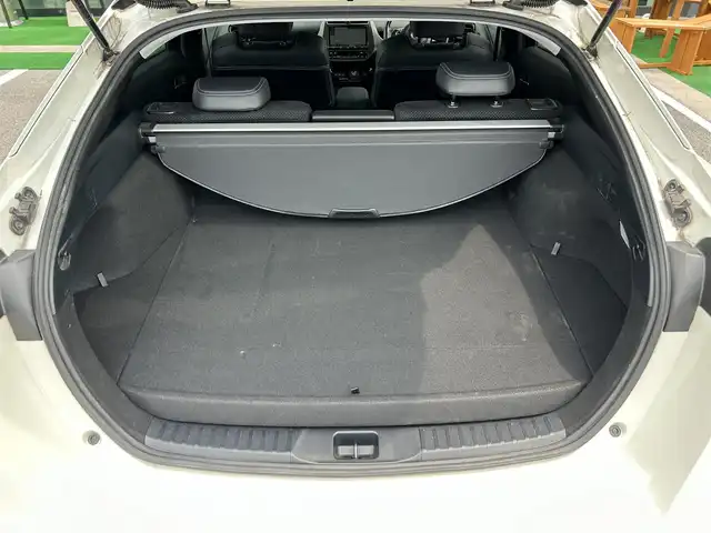 トヨタ プリウス ＰＨＶ S GRスポーツ 奈良県 2018(平30)年 7.8万km ホワイトパールクリスタルシャイン 純正ナビ(フルセグTV/CD/DVD/AM・FM/BT)/バックカメラ/ビルトインETC/ToyotaSafetySense/プリクラッシュセーフティ/クルーズコントロール/シートヒーター(D/N席)/純正18インチアルミホイール/純正フロアマット/充電ケーブル積込