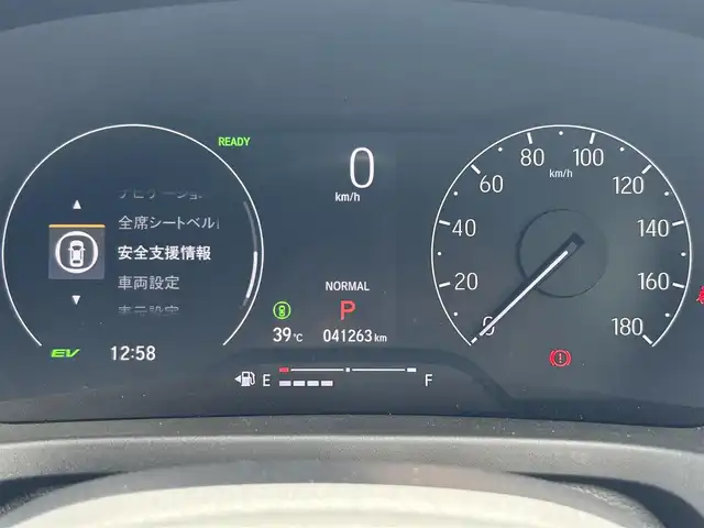 ホンダ ヴェゼル ハイブリッド e:HEV Z 熊本県 2022(令4)年 4.2万km メテオロイドグレーメタリック 純正ナビ/・AM/FM/CD/DVD/iPod/SD/USB/AUX/BT/・フルセグTV/バックカメラ/ホンダセンシング/・路外逸脱抑制機能/・ブラインドスポットインフォメーション/・踏み間違い衝突軽減システム/・衝突軽減ブレーキ/・アダプティブクルーズコントロール/・クリアランスソナー/前後コーナーセンサー/寒冷地仕様/ダウンヒルアシストコントロール/革巻きステアリング/・ステアリングリモコン/・ステアリングヒーター/・パドルシフト/ハーフレザーシート/・D/N席シートヒーター/オートライト/・フォグランプ/・LEDライト/電動格納ミラー/・ウィンカーミラー/ETC/電動サイドブレーキ/・ホールドボタン/電動リアゲート/ドアバイザー/純正アルミホイール/純正フロアマット/スマートキー/・スペアキー