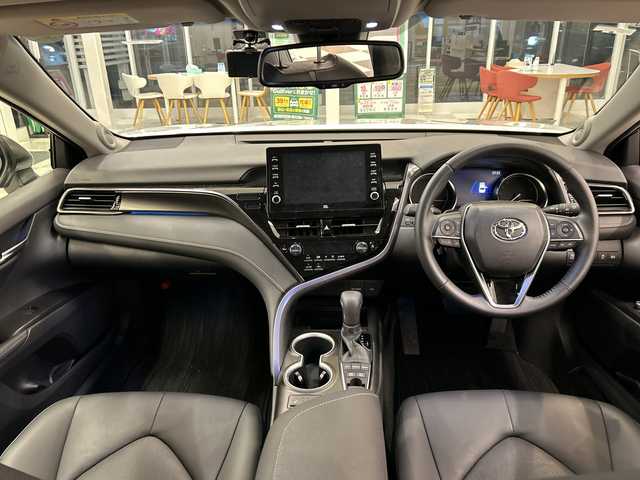 トヨタ カムリ 岐阜県 2021(令3)年 3.3万km プラチナホワイトパールマイカ 純正ナビ/トヨタセーフティーセンス/JBLプレミアムサウンドシステム/本革シート/バックカメラ/全方位カメラ/フルセグ/社外前方ドラレコ/BIuetooth/ETC2.0/USB入力端子/プッシュスタート/コーナーセンサー前後/パワーシート/シートヒーター運転席助手席/オートライト/オートマチックハイビーム/純正アルミホイール/LEDヘッドライト/レーンキープアシスト/MTモード付きAT/BSM/HUD/保証書/取扱説明書