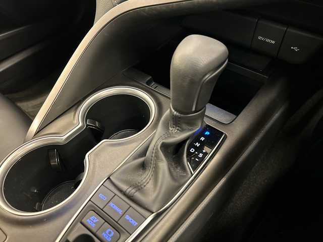 トヨタ カムリ 岐阜県 2021(令3)年 3.3万km プラチナホワイトパールマイカ 純正ナビ/トヨタセーフティーセンス/JBLプレミアムサウンドシステム/本革シート/バックカメラ/全方位カメラ/フルセグ/社外前方ドラレコ/BIuetooth/ETC2.0/USB入力端子/プッシュスタート/コーナーセンサー前後/パワーシート/シートヒーター運転席助手席/オートライト/オートマチックハイビーム/純正アルミホイール/LEDヘッドライト/レーンキープアシスト/MTモード付きAT/BSM/HUD/保証書/取扱説明書