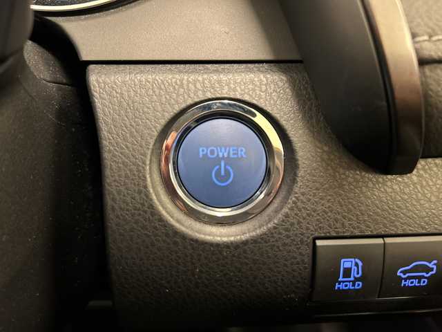 トヨタ カムリ 岐阜県 2021(令3)年 3.3万km プラチナホワイトパールマイカ 純正ナビ/トヨタセーフティーセンス/JBLプレミアムサウンドシステム/本革シート/バックカメラ/全方位カメラ/フルセグ/社外前方ドラレコ/BIuetooth/ETC2.0/USB入力端子/プッシュスタート/コーナーセンサー前後/パワーシート/シートヒーター運転席助手席/オートライト/オートマチックハイビーム/純正アルミホイール/LEDヘッドライト/レーンキープアシスト/MTモード付きAT/BSM/HUD/保証書/取扱説明書