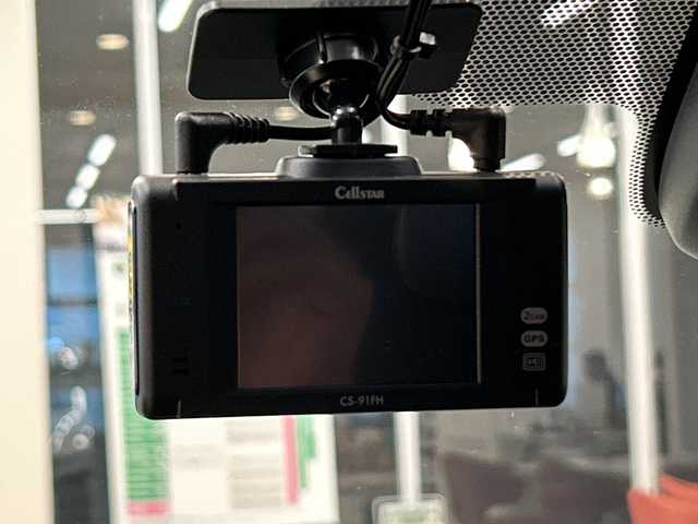 トヨタ カムリ 岐阜県 2021(令3)年 3.3万km プラチナホワイトパールマイカ 純正ナビ/トヨタセーフティーセンス/JBLプレミアムサウンドシステム/本革シート/バックカメラ/全方位カメラ/フルセグ/社外前方ドラレコ/BIuetooth/ETC2.0/USB入力端子/プッシュスタート/コーナーセンサー前後/パワーシート/シートヒーター運転席助手席/オートライト/オートマチックハイビーム/純正アルミホイール/LEDヘッドライト/レーンキープアシスト/MTモード付きAT/BSM/HUD/保証書/取扱説明書