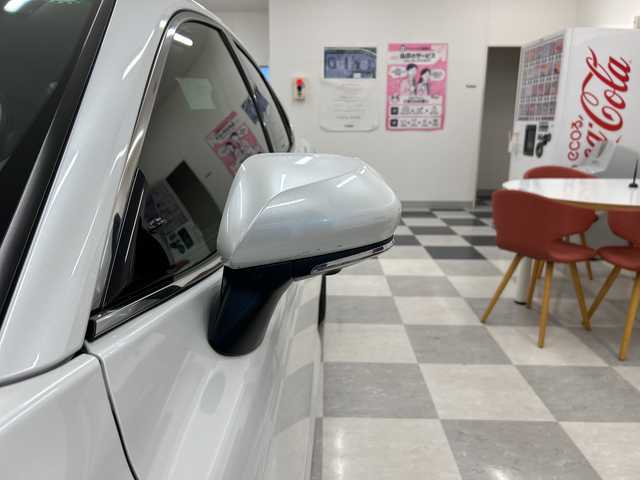 トヨタ カムリ 岐阜県 2021(令3)年 3.3万km プラチナホワイトパールマイカ 純正ナビ/トヨタセーフティーセンス/JBLプレミアムサウンドシステム/本革シート/バックカメラ/全方位カメラ/フルセグ/社外前方ドラレコ/BIuetooth/ETC2.0/USB入力端子/プッシュスタート/コーナーセンサー前後/パワーシート/シートヒーター運転席助手席/オートライト/オートマチックハイビーム/純正アルミホイール/LEDヘッドライト/レーンキープアシスト/MTモード付きAT/BSM/HUD/保証書/取扱説明書