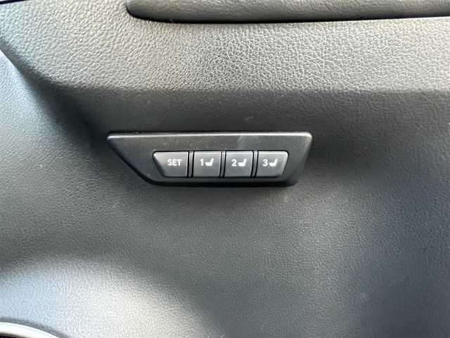 レクサス ＮＸ 200t Iパッケージ 道北・旭川 2014(平26)年 8.2万km プラチナムシルバーメタリック 4WD/純正SDナビ/ CD/DVD/BD/BT/USB/AUX/SD/MSV/フルセグ/サイド・バックカメラ/クルーズコントロール/アイドリングストップ/横滑り防止/クリアランスソナー /オートライト/LEDヘッドライト/フォグライト/オートリトラミラー /オートワイパー/黒革シート/運転席メモリシート/前席パワーシート/前席シートヒーター /ミラーヒーター/ステアリングヒーター/ビルトインETC2.0/前後ドライブレコーダー/純正フロアマット/トノカバー