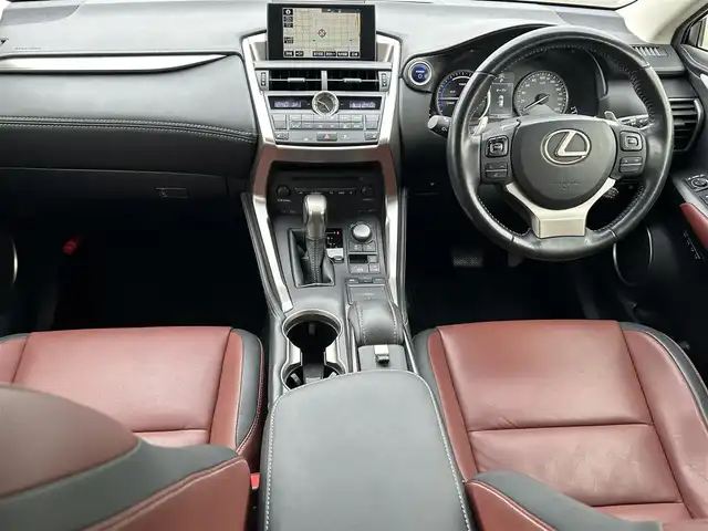レクサス ＮＸ 300h Iパッケージ 岡山県 2015(平27)年 5.4万km ソニッククォーツ 登録時走行距離53543km/純正9.8インチナビ/フルセグTV/(AM.FM.TV.CD.DVD.BT)/バックカメラ/ETC/衝突被害軽減ブレーキ/サンルーフ/クルーズコントロール/横滑り防止装置/盗難防止装置/パワーシート/シートヒーター/ステアリングヒーター/アイドリングストップ/オートライト/オートブレーキホールド/純正フロアマット/17インチ純正AW/カーテンエアバック
