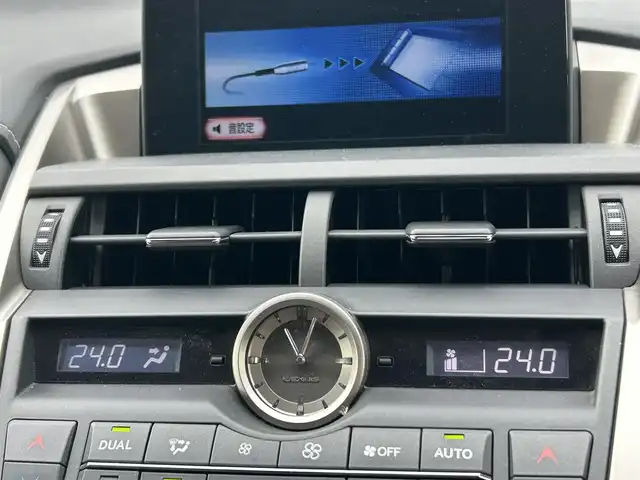 レクサス ＮＸ 300h Iパッケージ 岡山県 2015(平27)年 5.4万km ソニッククォーツ 登録時走行距離53543km/純正9.8インチナビ/フルセグTV/(AM.FM.TV.CD.DVD.BT)/バックカメラ/ETC/衝突被害軽減ブレーキ/サンルーフ/クルーズコントロール/横滑り防止装置/盗難防止装置/パワーシート/シートヒーター/ステアリングヒーター/アイドリングストップ/オートライト/オートブレーキホールド/純正フロアマット/17インチ純正AW/カーテンエアバック