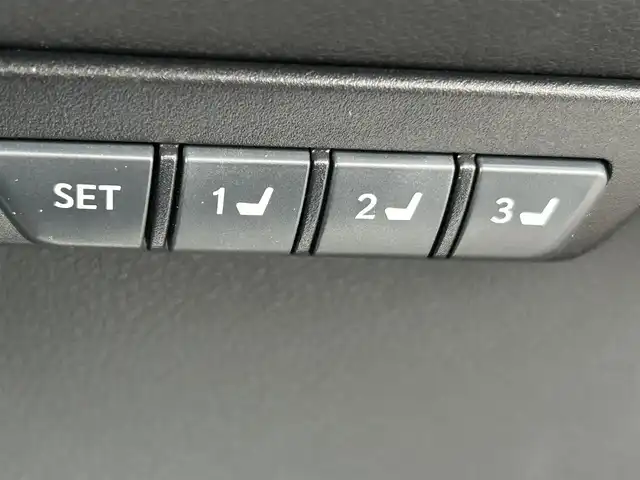 レクサス ＮＸ 300h Iパッケージ 岡山県 2015(平27)年 5.4万km ソニッククォーツ 登録時走行距離53543km/純正9.8インチナビ/フルセグTV/(AM.FM.TV.CD.DVD.BT)/バックカメラ/ETC/衝突被害軽減ブレーキ/サンルーフ/クルーズコントロール/横滑り防止装置/盗難防止装置/パワーシート/シートヒーター/ステアリングヒーター/アイドリングストップ/オートライト/オートブレーキホールド/純正フロアマット/17インチ純正AW/カーテンエアバック