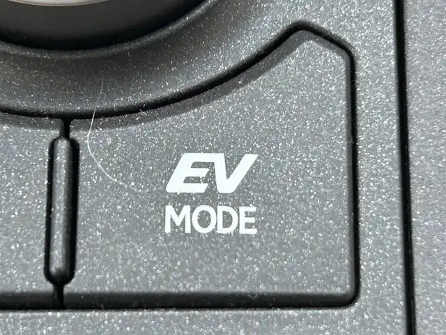 レクサス ＮＸ 300h Iパッケージ 岡山県 2015(平27)年 5.4万km ソニッククォーツ 登録時走行距離53543km/純正9.8インチナビ/フルセグTV/(AM.FM.TV.CD.DVD.BT)/バックカメラ/ETC/衝突被害軽減ブレーキ/サンルーフ/クルーズコントロール/横滑り防止装置/盗難防止装置/パワーシート/シートヒーター/ステアリングヒーター/アイドリングストップ/オートライト/オートブレーキホールド/純正フロアマット/17インチ純正AW/カーテンエアバック