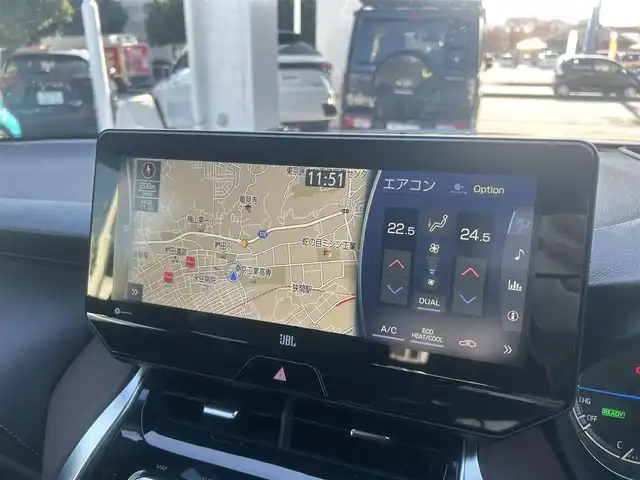 トヨタ ハリアー ハイブリッド Z 宮城県 2022(令4)年 3.6万km ホワイトパールクリスタルシャイン 4WD/ワンオーナー/純正ナビ/・Bluetooth/TV/USB/、AppleCarPlay/Android Auto/Toyota Safety Sense/・プリクラッシュセーフティ/・レーントレーシングアシスト/・レーダークルーズコントロール/・アダプティブハイビームシステム/・ロードサインアシスト/先行車発進告知機能/インテリジェントクリアランスソナー/リヤクロストラフィックオートブレーキ＋ブラインドスポットモニター　　　　　　　　　　　　　　　　　　　　　　　　 /車両接近通報装置/横滑り防止装置/盗難防止装置/衝突被害軽減システム/JBLプレミアムサウンドシステム/オートライト/電動格納ミラー/ドアバイザー/純正アルミホイールあり（スタッドレス装着）/WORK製21インチアルミホイール（SCHWERT SG1）/GRフロントスポイラー/GRサイドスカート/GRリヤバンパースポイラー＆GRスポーツマフラー/GRフロントバンパーガーニッシュ/ローダウン（純正スプリングあり）/ETC/取扱説明書/保証書/スペアキー1本