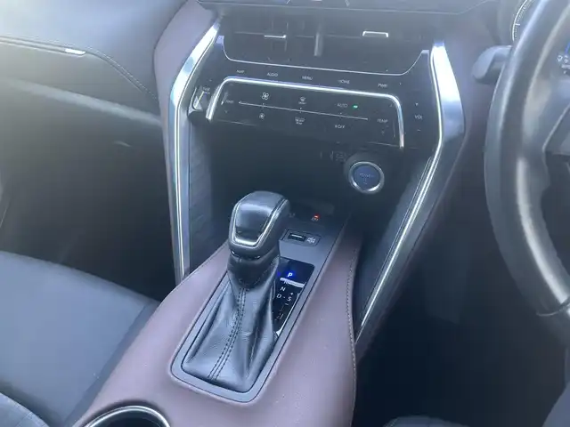 トヨタ ハリアー ハイブリッド Z 宮城県 2022(令4)年 3.6万km ホワイトパールクリスタルシャイン 4WD/ワンオーナー/純正ナビ/・Bluetooth/TV/USB/、AppleCarPlay/Android Auto/Toyota Safety Sense/・プリクラッシュセーフティ/・レーントレーシングアシスト/・レーダークルーズコントロール/・アダプティブハイビームシステム/・ロードサインアシスト/先行車発進告知機能/インテリジェントクリアランスソナー/リヤクロストラフィックオートブレーキ＋ブラインドスポットモニター　　　　　　　　　　　　　　　　　　　　　　　　 /車両接近通報装置/横滑り防止装置/盗難防止装置/衝突被害軽減システム/JBLプレミアムサウンドシステム/オートライト/電動格納ミラー/ドアバイザー/純正アルミホイールあり（スタッドレス装着）/WORK製21インチアルミホイール（SCHWERT SG1）/GRフロントスポイラー/GRサイドスカート/GRリヤバンパースポイラー＆GRスポーツマフラー/GRフロントバンパーガーニッシュ/ローダウン（純正スプリングあり）/ETC/取扱説明書/保証書/スペアキー1本