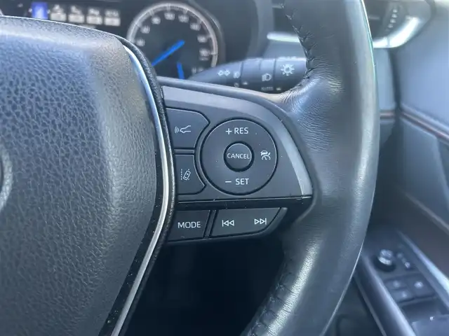 トヨタ ハリアー ハイブリッド Z 宮城県 2022(令4)年 3.6万km ホワイトパールクリスタルシャイン 4WD/ワンオーナー/純正ナビ/・Bluetooth/TV/USB/、AppleCarPlay/Android Auto/Toyota Safety Sense/・プリクラッシュセーフティ/・レーントレーシングアシスト/・レーダークルーズコントロール/・アダプティブハイビームシステム/・ロードサインアシスト/先行車発進告知機能/インテリジェントクリアランスソナー/リヤクロストラフィックオートブレーキ＋ブラインドスポットモニター　　　　　　　　　　　　　　　　　　　　　　　　 /車両接近通報装置/横滑り防止装置/盗難防止装置/衝突被害軽減システム/JBLプレミアムサウンドシステム/オートライト/電動格納ミラー/ドアバイザー/純正アルミホイールあり（スタッドレス装着）/WORK製21インチアルミホイール（SCHWERT SG1）/GRフロントスポイラー/GRサイドスカート/GRリヤバンパースポイラー＆GRスポーツマフラー/GRフロントバンパーガーニッシュ/ローダウン（純正スプリングあり）/ETC/取扱説明書/保証書/スペアキー1本