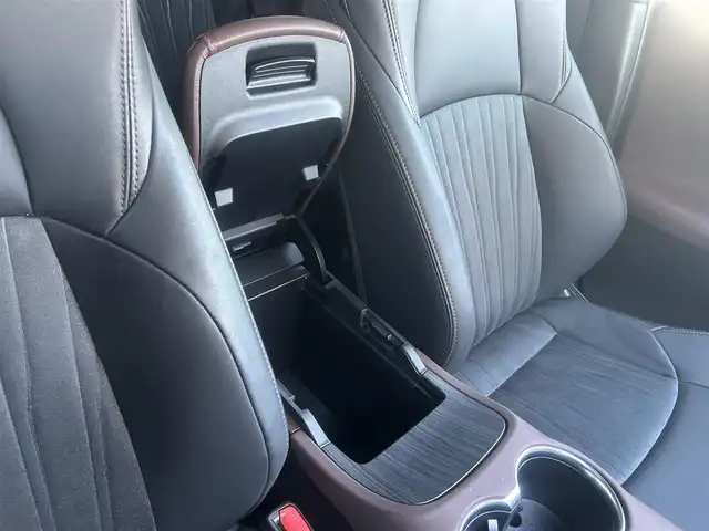 トヨタ ハリアー ハイブリッド Z 宮城県 2022(令4)年 3.6万km ホワイトパールクリスタルシャイン 4WD/ワンオーナー/純正ナビ/・Bluetooth/TV/USB/、AppleCarPlay/Android Auto/Toyota Safety Sense/・プリクラッシュセーフティ/・レーントレーシングアシスト/・レーダークルーズコントロール/・アダプティブハイビームシステム/・ロードサインアシスト/先行車発進告知機能/インテリジェントクリアランスソナー/リヤクロストラフィックオートブレーキ＋ブラインドスポットモニター　　　　　　　　　　　　　　　　　　　　　　　　 /車両接近通報装置/横滑り防止装置/盗難防止装置/衝突被害軽減システム/JBLプレミアムサウンドシステム/オートライト/電動格納ミラー/ドアバイザー/純正アルミホイールあり（スタッドレス装着）/WORK製21インチアルミホイール（SCHWERT SG1）/GRフロントスポイラー/GRサイドスカート/GRリヤバンパースポイラー＆GRスポーツマフラー/GRフロントバンパーガーニッシュ/ローダウン（純正スプリングあり）/ETC/取扱説明書/保証書/スペアキー1本