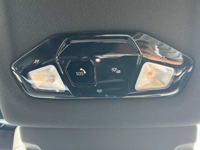 ＢＭＷ ＢＭＷ ２１８ｄ アクティブツアラー Mスポーツ 沖縄県 2022(令4)年 1.9万km 白 純正ナビ/（ＡＭ／ＦＭ／ＢＴ）/衝突軽減装置　/全方位カメラ　/ドラレコ　/追従クルーズコントロール　/前後コーナーセンサー/電動パワーシート　/ＵＳＢ入力端子　/ＬＥＤヘッドライト　/純正フロアマットワンセグテレビ