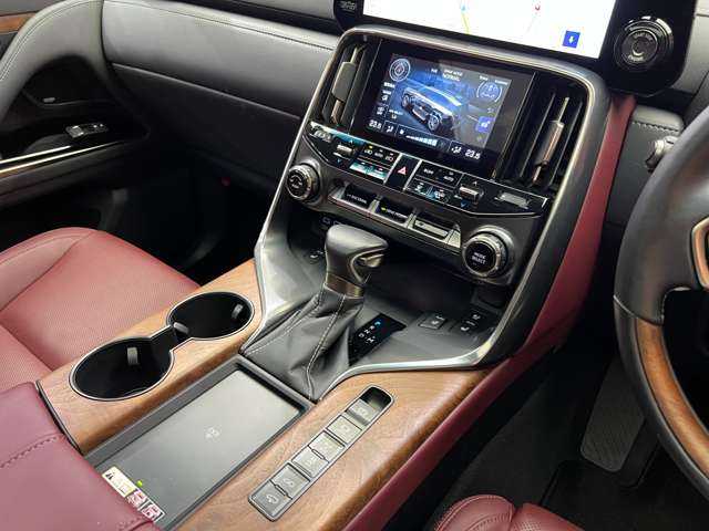 レクサス ＬＸ 600 千葉県 2024(令6)年 2万km グラファイトブラックガラスフレーク マークレビンソンサウンド　/ＡＣＣ　/赤革シート　/ムーンルーフ　/ナビ　/ＴＶ　/Ｂｌｕｅｔｏｏｔｈ接続　/３６０°シートヒーター　/ベンチレーション　/電動リアゲート　/ＬＥＤヘッドライト衝突軽減Ｂ　/ＢＳＭ　/ＬＫＡ