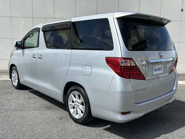 トヨタ アルファード 240G 埼玉県 2011(平23)年 12.4万km シルバーM (株)IDOMが運営する【じしゃロン熊谷店】の自社ローン専用車両になりますこちらは現金またはオートローンご利用時の価格です。自社ローンご希望の方は別途その旨お申付け下さい/純正HDDナビ　26061/　CD/DVD/DTV/Bluetooth/両側パワースライドドア/前席パワーシート/バックカメラ/ステアリングスイッチ/ビルトインＥＴＣ/１００充電/純正フロアマット/純正17インチアルミホイール/ドアバイザー/スマートキー