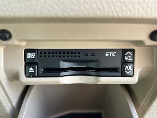 トヨタ アルファード 240G 埼玉県 2011(平23)年 12.4万km シルバーM (株)IDOMが運営する【じしゃロン熊谷店】の自社ローン専用車両になりますこちらは現金またはオートローンご利用時の価格です。自社ローンご希望の方は別途その旨お申付け下さい/純正HDDナビ　26061/　CD/DVD/DTV/Bluetooth/両側パワースライドドア/前席パワーシート/バックカメラ/ステアリングスイッチ/ビルトインＥＴＣ/１００充電/純正フロアマット/純正17インチアルミホイール/ドアバイザー/スマートキー