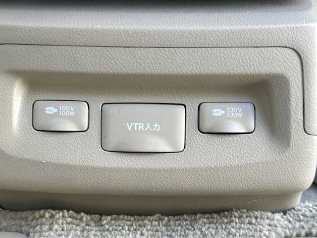 トヨタ アルファード 240G 埼玉県 2011(平23)年 12.4万km シルバーM (株)IDOMが運営する【じしゃロン熊谷店】の自社ローン専用車両になりますこちらは現金またはオートローンご利用時の価格です。自社ローンご希望の方は別途その旨お申付け下さい/純正HDDナビ　26061/　CD/DVD/DTV/Bluetooth/両側パワースライドドア/前席パワーシート/バックカメラ/ステアリングスイッチ/ビルトインＥＴＣ/１００充電/純正フロアマット/純正17インチアルミホイール/ドアバイザー/スマートキー
