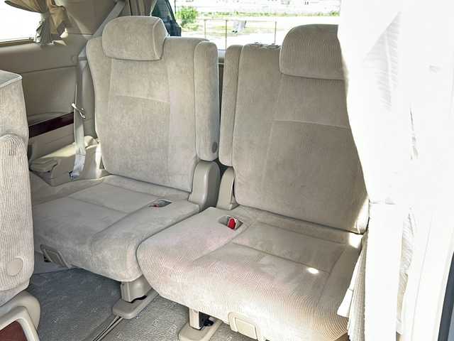 トヨタ アルファード 240G 埼玉県 2011(平23)年 12.4万km シルバーM (株)IDOMが運営する【じしゃロン熊谷店】の自社ローン専用車両になりますこちらは現金またはオートローンご利用時の価格です。自社ローンご希望の方は別途その旨お申付け下さい/純正HDDナビ　26061/　CD/DVD/DTV/Bluetooth/両側パワースライドドア/前席パワーシート/バックカメラ/ステアリングスイッチ/ビルトインＥＴＣ/１００充電/純正フロアマット/純正17インチアルミホイール/ドアバイザー/スマートキー