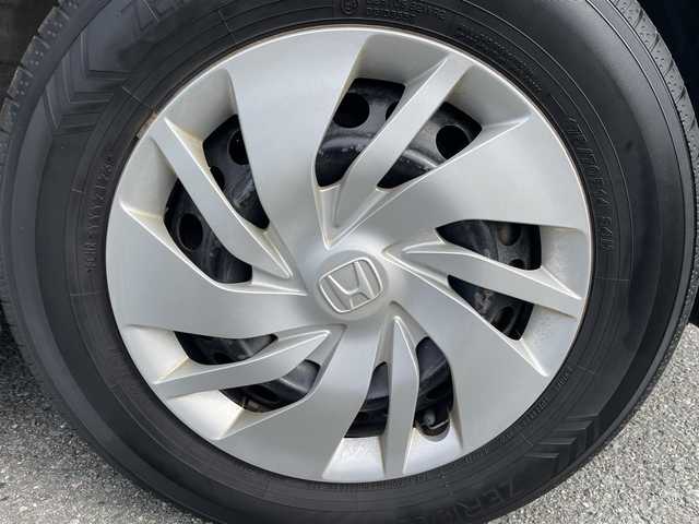 ホンダ フィット 13G Fパッケージ 福岡県 2014(平26)年 3.7万km クリスタルブラックパール プッシュスタートボタン/スマートキー/USB接続/純正フロアマット/純正ホイルキャップ/オートライト/LEDヘッドライト/マニュアル車