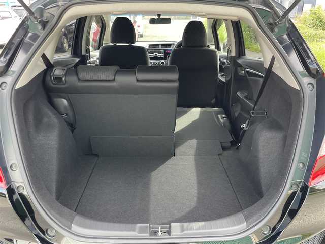 ホンダ フィット 13G Fパッケージ 福岡県 2014(平26)年 3.7万km クリスタルブラックパール プッシュスタートボタン/スマートキー/USB接続/純正フロアマット/純正ホイルキャップ/オートライト/LEDヘッドライト/マニュアル車