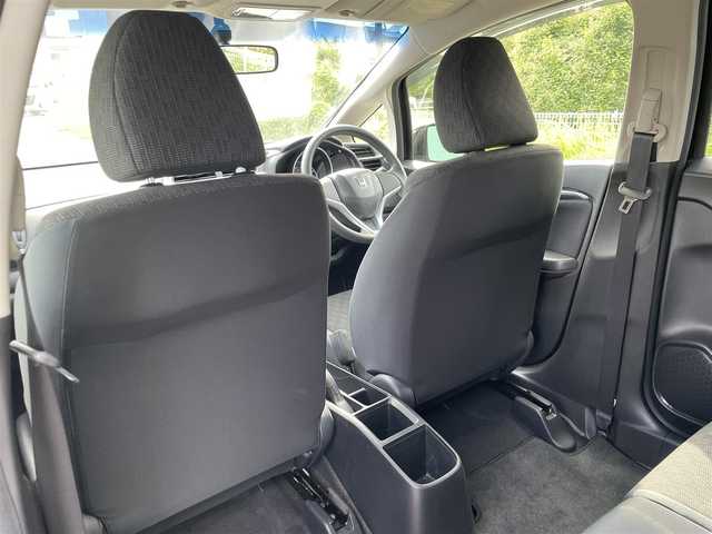 ホンダ フィット 13G Fパッケージ 福岡県 2014(平26)年 3.7万km クリスタルブラックパール プッシュスタートボタン/スマートキー/USB接続/純正フロアマット/純正ホイルキャップ/オートライト/LEDヘッドライト/マニュアル車
