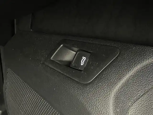 フォルクスワーゲン ＶＷ Ｔ－ロック TDI Rライン 埼玉県 2023(令5)年 4.6万km ディープブラックパールエフェクト オールインセーフティ　純正９．２インチディスプレイオーディオ　バックカメラ　ＢＳＭ　ビルトインＥＴＣ　アダプティブクルーズコントロール　シートヒーター　ワイヤレス充電　純正アルミ　オートハイビーム