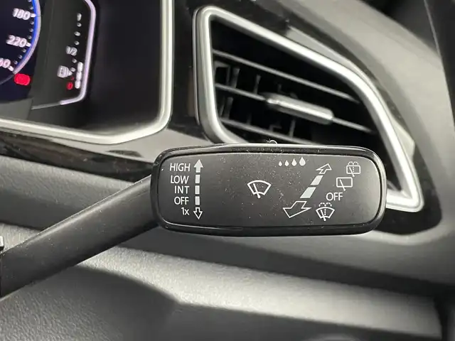 フォルクスワーゲン ＶＷ Ｔ－ロック TDI Rライン 埼玉県 2023(令5)年 4.6万km ディープブラックパールエフェクト オールインセーフティ　純正９．２インチディスプレイオーディオ　バックカメラ　ＢＳＭ　ビルトインＥＴＣ　アダプティブクルーズコントロール　シートヒーター　ワイヤレス充電　純正アルミ　オートハイビーム