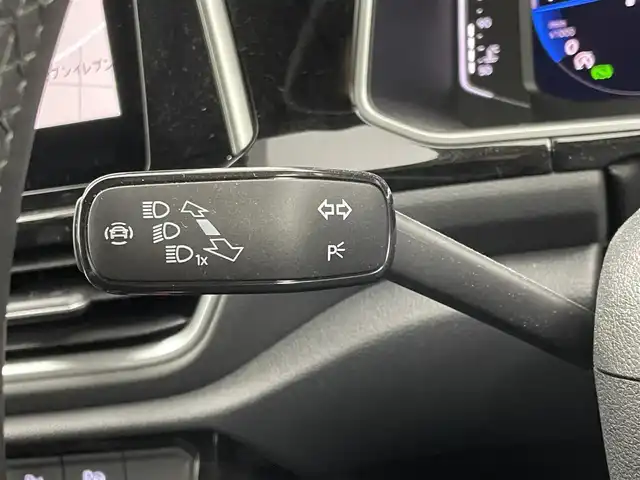 フォルクスワーゲン ＶＷ Ｔ－ロック TDI Rライン 埼玉県 2023(令5)年 4.6万km ディープブラックパールエフェクト オールインセーフティ　純正９．２インチディスプレイオーディオ　バックカメラ　ＢＳＭ　ビルトインＥＴＣ　アダプティブクルーズコントロール　シートヒーター　ワイヤレス充電　純正アルミ　オートハイビーム