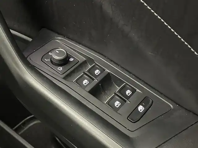 フォルクスワーゲン ＶＷ Ｔ－ロック TDI Rライン 埼玉県 2023(令5)年 4.6万km ディープブラックパールエフェクト オールインセーフティ　純正９．２インチディスプレイオーディオ　バックカメラ　ＢＳＭ　ビルトインＥＴＣ　アダプティブクルーズコントロール　シートヒーター　ワイヤレス充電　純正アルミ　オートハイビーム