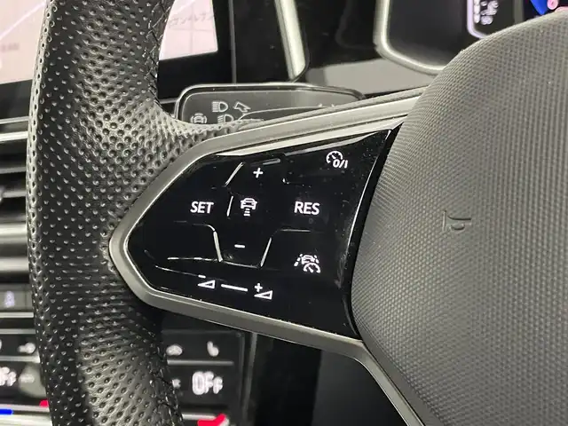 フォルクスワーゲン ＶＷ Ｔ－ロック TDI Rライン 埼玉県 2023(令5)年 4.6万km ディープブラックパールエフェクト オールインセーフティ　純正９．２インチディスプレイオーディオ　バックカメラ　ＢＳＭ　ビルトインＥＴＣ　アダプティブクルーズコントロール　シートヒーター　ワイヤレス充電　純正アルミ　オートハイビーム