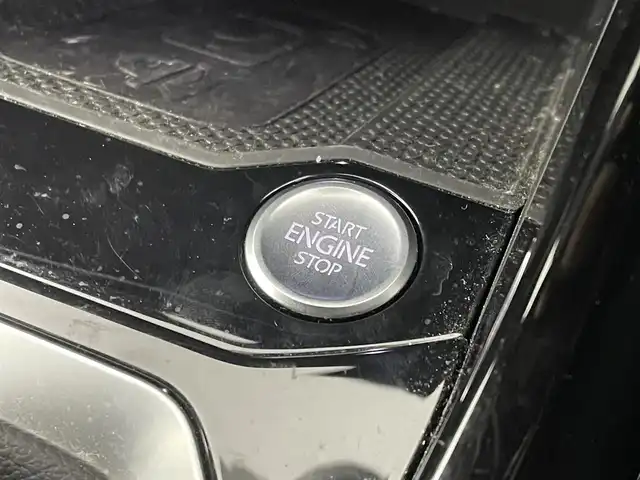 フォルクスワーゲン ＶＷ Ｔ－ロック TDI Rライン 埼玉県 2023(令5)年 4.6万km ディープブラックパールエフェクト オールインセーフティ　純正９．２インチディスプレイオーディオ　バックカメラ　ＢＳＭ　ビルトインＥＴＣ　アダプティブクルーズコントロール　シートヒーター　ワイヤレス充電　純正アルミ　オートハイビーム