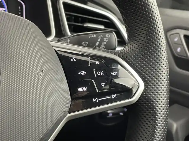 フォルクスワーゲン ＶＷ Ｔ－ロック TDI Rライン 埼玉県 2023(令5)年 4.6万km ディープブラックパールエフェクト オールインセーフティ　純正９．２インチディスプレイオーディオ　バックカメラ　ＢＳＭ　ビルトインＥＴＣ　アダプティブクルーズコントロール　シートヒーター　ワイヤレス充電　純正アルミ　オートハイビーム