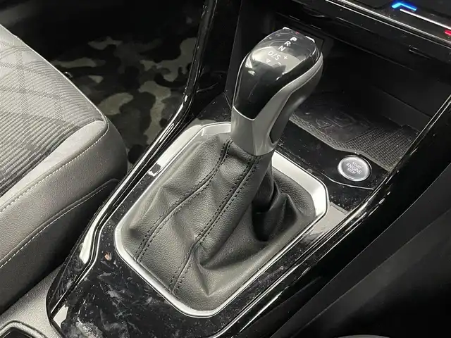 フォルクスワーゲン ＶＷ Ｔ－ロック TDI Rライン 埼玉県 2023(令5)年 4.6万km ディープブラックパールエフェクト オールインセーフティ　純正９．２インチディスプレイオーディオ　バックカメラ　ＢＳＭ　ビルトインＥＴＣ　アダプティブクルーズコントロール　シートヒーター　ワイヤレス充電　純正アルミ　オートハイビーム