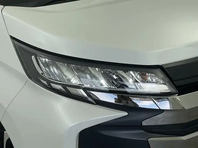 トヨタ ノア S－Z 群馬県 2022(令4)年 4.3万km ホワイトパールクリスタルシャイン フリップダウンモニター　純正９インチディスプレイオーディオ　バックカメラ　両側パワースライドドア　ＬＥＤ　ＡＨＢ　ハーフレザーシート　シートヒーター　純正１７インチＡＷ　ＥＴＣ２．０　禁煙車