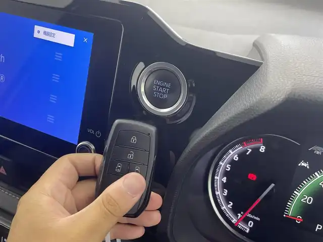 トヨタ ノア S－Z 群馬県 2022(令4)年 4.3万km ホワイトパールクリスタルシャイン フリップダウンモニター　純正９インチディスプレイオーディオ　バックカメラ　両側パワースライドドア　ＬＥＤ　ＡＨＢ　ハーフレザーシート　シートヒーター　純正１７インチＡＷ　ＥＴＣ２．０　禁煙車
