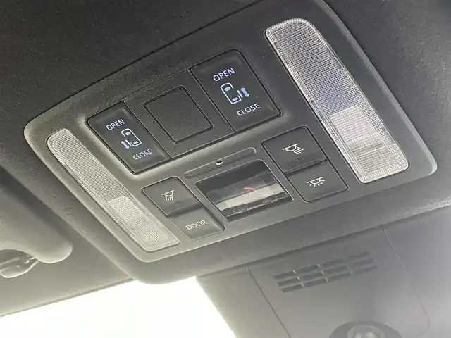 トヨタ ノア S－Z 群馬県 2022(令4)年 4.3万km ホワイトパールクリスタルシャイン フリップダウンモニター　純正９インチディスプレイオーディオ　バックカメラ　両側パワースライドドア　ＬＥＤ　ＡＨＢ　ハーフレザーシート　シートヒーター　純正１７インチＡＷ　ＥＴＣ２．０　禁煙車