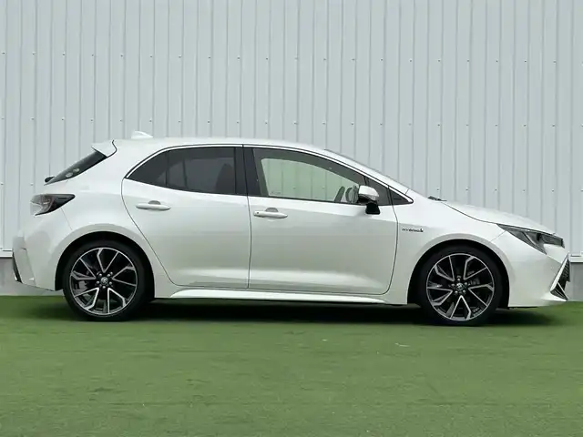 トヨタ カローラ スポーツ ハイブリッドG Z 香川県 2019(令1)年 4.1万km ホワイトパールクリスタルシャイン 純正９型ナビ/バックカメラ/レーダークルコン/前後コーナーセンサー/ヘッドアップディスプレイ/ドラレコ/ＢＳＭ/ＥＴＣ２．０/革巻きステアリング/ステアリングリモコン/ＬＥＤヘッドライト/フォグライト/純正ＡＷ/純正フロアマット
