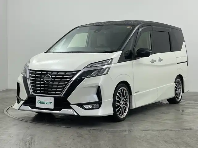 日産 セレナ ハイウェイスター V 群馬県 2022(令4)年 1.4万km ブリリアントホワイトパール 2トーン ９型ナビ　後席モニター　全方位カメラ　衝突被害軽減ブレーキ　アダプティブクルーズコントロール　ハンズフリー両側電動スライドドア　デジタルインナーミラー　ＢＳＭ　ビルトインＥＴＣ　ローダウン　禁煙車