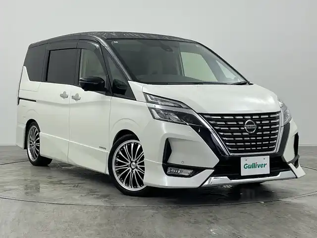 日産 セレナ ハイウェイスター V 群馬県 2022(令4)年 1.4万km ブリリアントホワイトパール 2トーン ９型ナビ　後席モニター　全方位カメラ　衝突被害軽減ブレーキ　アダプティブクルーズコントロール　ハンズフリー両側電動スライドドア　デジタルインナーミラー　ＢＳＭ　ビルトインＥＴＣ　ローダウン　禁煙車
