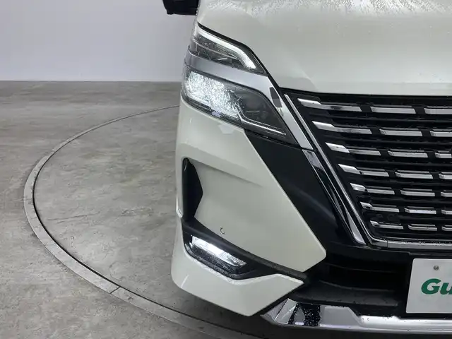 日産 セレナ ハイウェイスター V 群馬県 2022(令4)年 1.4万km ブリリアントホワイトパール 2トーン ９型ナビ　後席モニター　全方位カメラ　衝突被害軽減ブレーキ　アダプティブクルーズコントロール　ハンズフリー両側電動スライドドア　デジタルインナーミラー　ＢＳＭ　ビルトインＥＴＣ　ローダウン　禁煙車