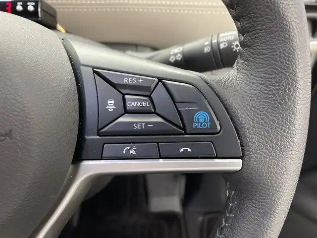 日産 セレナ ハイウェイスター V 群馬県 2022(令4)年 1.4万km ブリリアントホワイトパール 2トーン ９型ナビ　後席モニター　全方位カメラ　衝突被害軽減ブレーキ　アダプティブクルーズコントロール　ハンズフリー両側電動スライドドア　デジタルインナーミラー　ＢＳＭ　ビルトインＥＴＣ　ローダウン　禁煙車