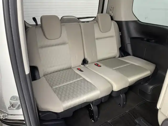 日産 セレナ ハイウェイスター V 群馬県 2022(令4)年 1.4万km ブリリアントホワイトパール 2トーン ９型ナビ　後席モニター　全方位カメラ　衝突被害軽減ブレーキ　アダプティブクルーズコントロール　ハンズフリー両側電動スライドドア　デジタルインナーミラー　ＢＳＭ　ビルトインＥＴＣ　ローダウン　禁煙車