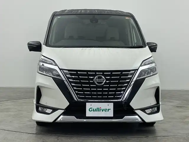 日産 セレナ ハイウェイスター V 群馬県 2022(令4)年 1.4万km ブリリアントホワイトパール 2トーン ９型ナビ　後席モニター　全方位カメラ　衝突被害軽減ブレーキ　アダプティブクルーズコントロール　ハンズフリー両側電動スライドドア　デジタルインナーミラー　ＢＳＭ　ビルトインＥＴＣ　ローダウン　禁煙車