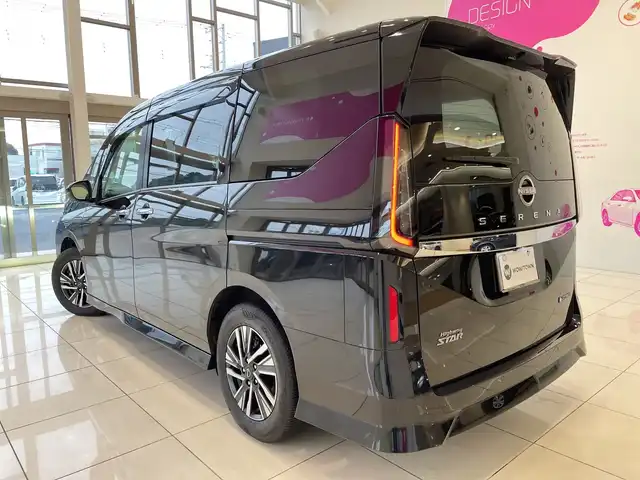 日産 セレナ e－パワー ハイウェイスター V 埼玉県 2024(令6)年 1万km ダイヤモンドブラック プロパイロット/純正12.3インチナビ/ フルセグTV/Bluetooth/USB/アップルカープレイ/アラウンドビューモニター/両側パワースライドドア/レーダークルーズコントロール/レーンキープアシスト/LEDヘッドライト/シートヒーター/純正16インチアルミホイール/ワイヤレス充電/ETC2.0/スマートキー×2/禁煙車