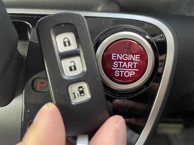 ホンダ Ｎ ＢＯＸ G Lパッケージ 群馬県 2017(平29)年 5.4万km プレミアムホワイトパールⅡ 純正７インチナビ　両側スライドドア　バックカメラ　ビルトインＥＴＣ　横滑り防止　ヘッドライトレベライザー　ステアリングスイッチ　純正フロアマット　スマートキー　プッシュスタート　禁煙車