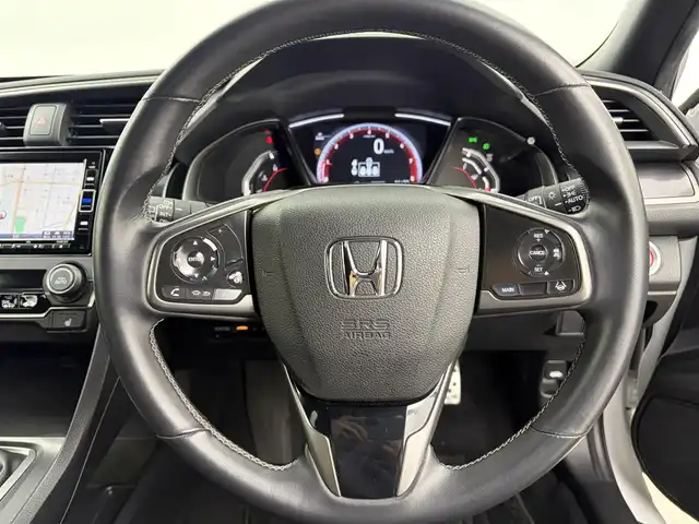ホンダ シビック ハッチバック ホンダセンシング 愛知県 2021(令3)年 4.4万km プラチナホワイトパール 無限リアスポイラー/無限ドアミラー/Honda SENSING/衝突軽減ブレーキ/誤発進抑制機能/アダプティブクルーズコントロール/車線維持支援システム/バックカメラ/アジャイルハンドリングアシスト/電子制御パーキングブレーキ/オートブレーキホールド機能/マルチインフォメーションディスプレイ/純正7インチSDナビ/フルセグTV/DVD/CD/AM/FM/SD/USB/AUX/iPod/Bluetooth/本革巻きステアリング/ハーフレザーシート/シートヒーター/純正フロアマット/純正18インチアルミホイール/LEDヘッドライト/ETC2.0/前後ドライブレコーダー