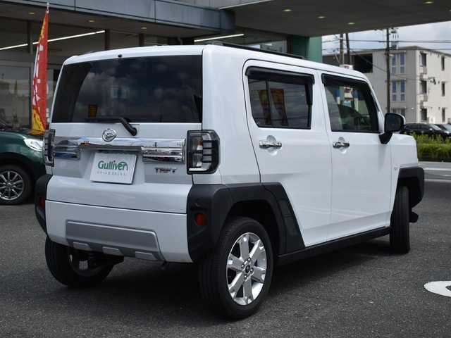 ダイハツ タフト G クロムベンチャー 福岡県 2022(令4)年 2.1万km シャイニングホワイトパール 社外8インチメモリーナビ/フルセグTV/CD/DVD/BT/バックカメラ/ドライブレコーダー/純正15インチアルミホイール/純正LEDヘッドライト/純正フロアマット/純正ドアバイザー/シートヒーター/ステアリングリモコン/プッシュスタート/スマートキー/ETC/新車時保証書/取扱説明書