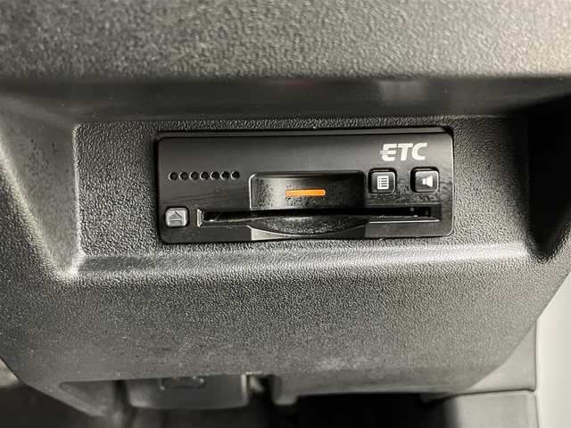 スズキ ジムニー XC 福岡県 2018(平30)年 5.2万km ミディアムグレー 純正８型ナビ　/フルセグTV　/バックカメラ　/ビルトインＥＴＣ　/前方ドラレコ　/クルーズコントロール　/衝突被害軽減ブレーキ　/レーンキープ　/ヒルディセントコントロール　/シートヒーター　/ホワイトレターＲＴタイヤ　/純正グリル積込有　/LEDヘッドライト